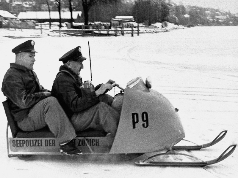 1963 "Seegfrörni" Zurich Lake, snowmobile